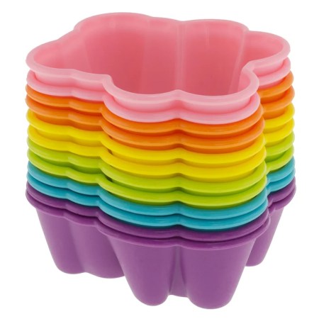 Silicone baking cups in many different colours and shaped like bears